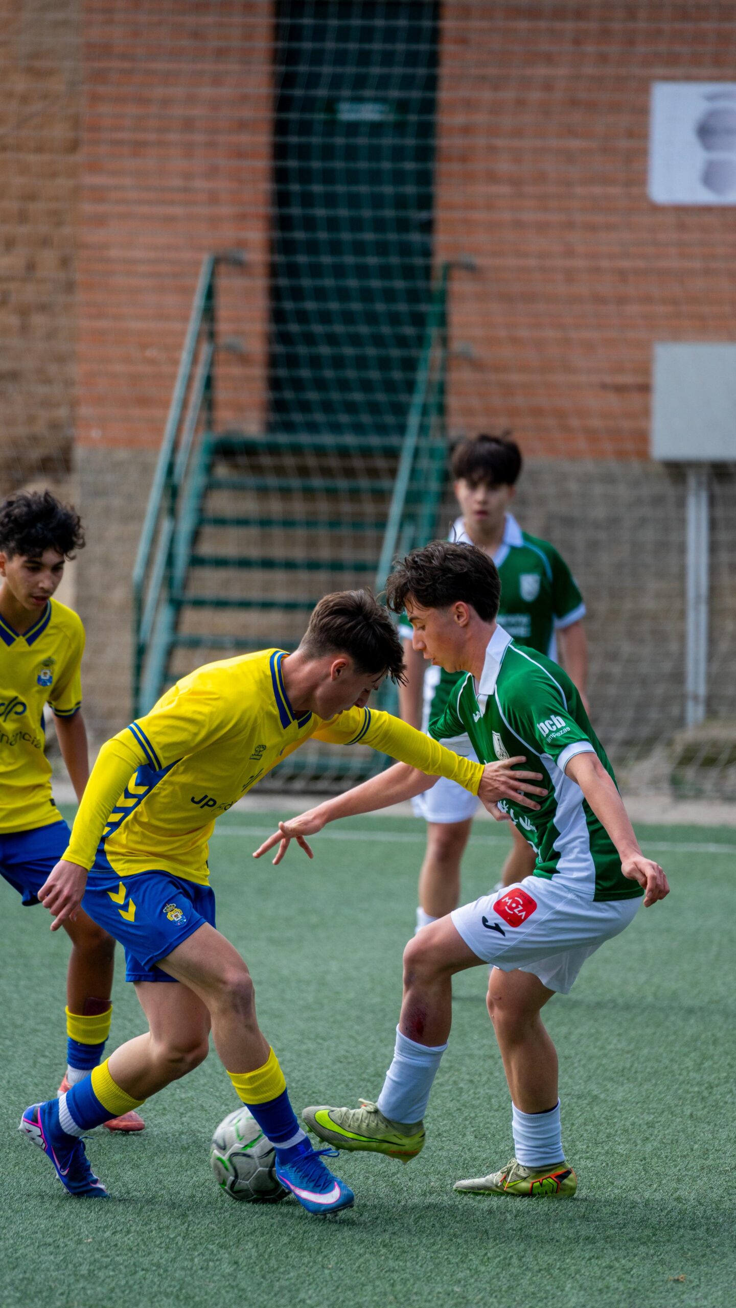 La UD Las Palmas vence al Stadium Casablanca (0-2) en el partido inaugural