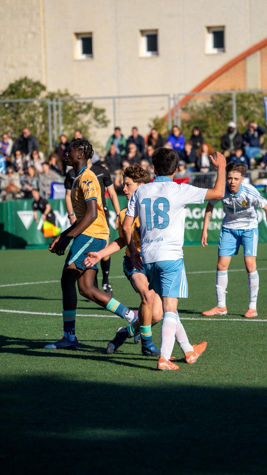 El Real Zaragoza comienza su participación en el Cesaraugusta con goleada (4-0) ante el Racing de Santander